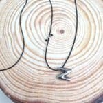 Μακρύ κολιέ με ατσάλινο μονόγραμμα Ν - Image 2