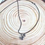 Μακρύ κολιέ με ατσάλινο μονόγραμμα S - Image 2