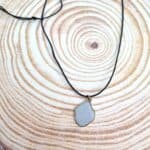 Μακρύ κολιέ με ατσάλινο ακανόνιστο στοιχείο