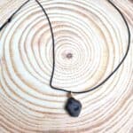 Μακρύ κολιέ με ατσάλινο ακανόνιστο στοιχείο - Image 3