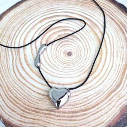 Μακρύ κολιέ με ατσάλινη ασημί καρδιά