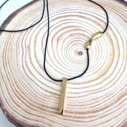 Μακρύ κολιέ με ατσάλινη ράβδο