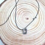 Μακρύ κολιέ με ατσάλινο μονόγραμμα D - Image 2