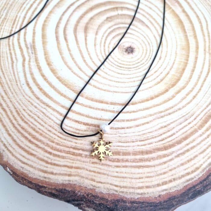 Μακρύ κολιέ με ατσάλινη χιονονιφάδα και μαργαριτάρι - Image 1