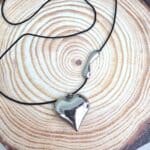 Μακρύ κολιέ με ατσάλινη καρδιά - Image 2