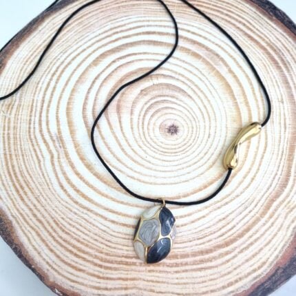 Μακρύ κολιέ με ατσάλινο οβάλ στοιχείο