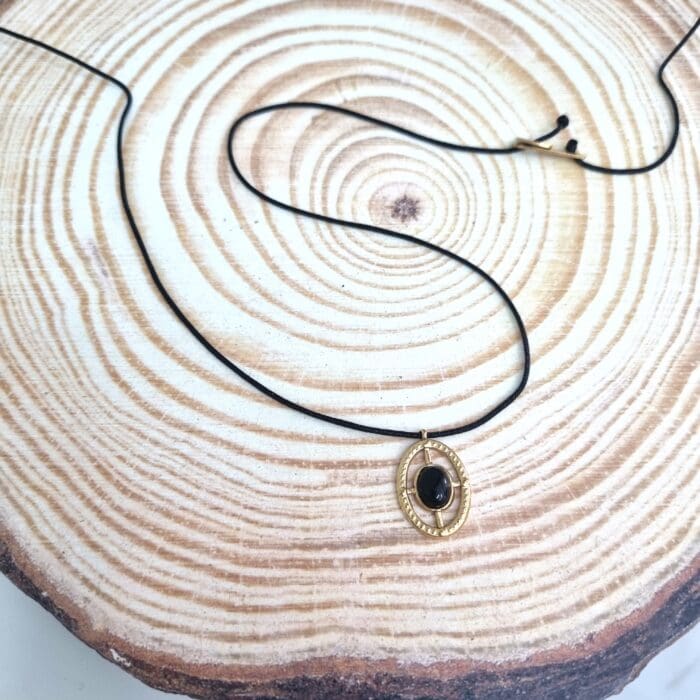 Μακρύ κολιέ με ατσάλινο οβάλ στοιχείο με ημιπολύτιμη πέτρα - Image 1