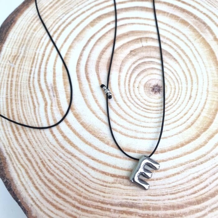 Κ7 Μακρύ κολιέ με ατσάλινο μονόγραμμα Ε - Image 1