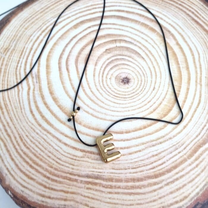 Μακρύ κολιέ με ατσάλινο μονόγραμμα Ε - Image 2