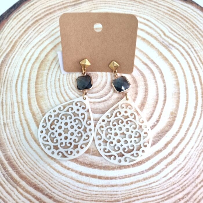 Σ8 Κρεμαστά σκουλαρίκια εκρού μεγάλες σταγόνες - Image 1