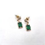 Μικρά κρεμαστά σκουλαρίκια με τετράγωνα κρύσταλλα