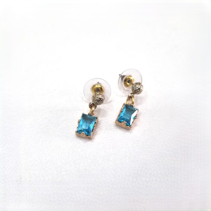 Μικρά κρεμαστά σκουλαρίκια με τετράγωνα κρύσταλλα - Image 5