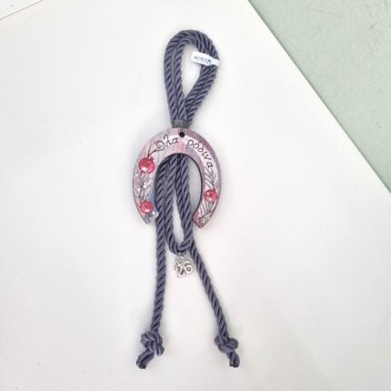 Κρεμαστό Γούρι 2026 - Πέταλο "Όλα ρόδινα" με γκρι κορδόνι