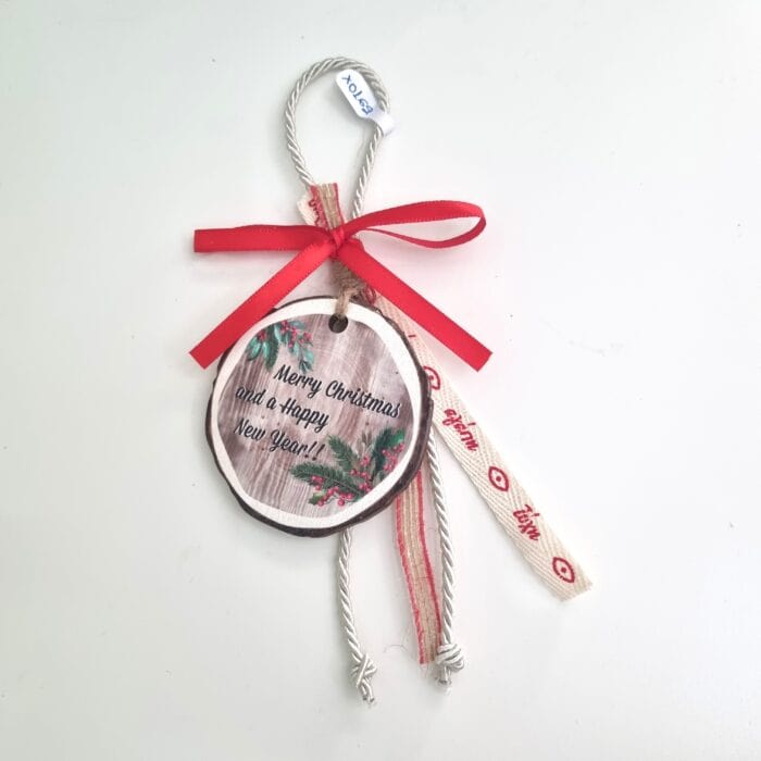 181 Κρεμαστό Γούρι 2026 - Ευχές με εκρού κορδόνι - Image 1