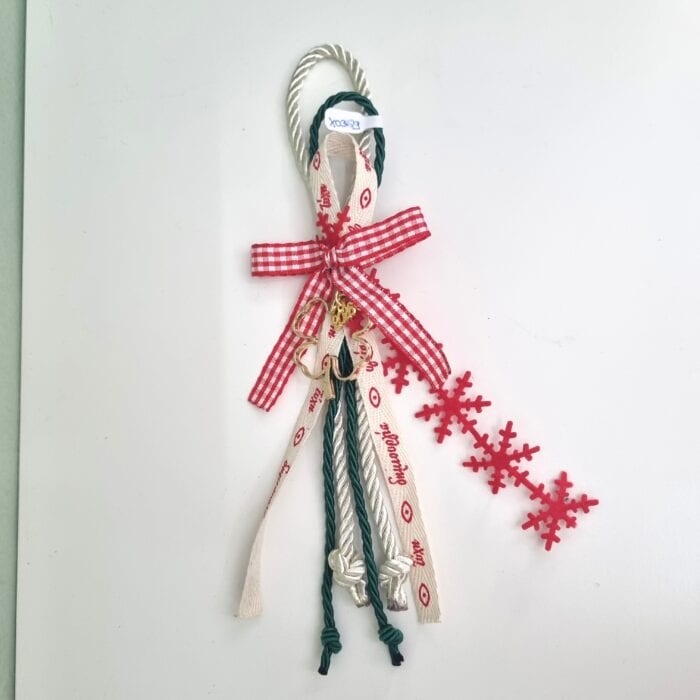 Κρεμαστό Γούρι 2026 - Τριφύλλι με εκρού και πράσινο κορδόνι - Image 1